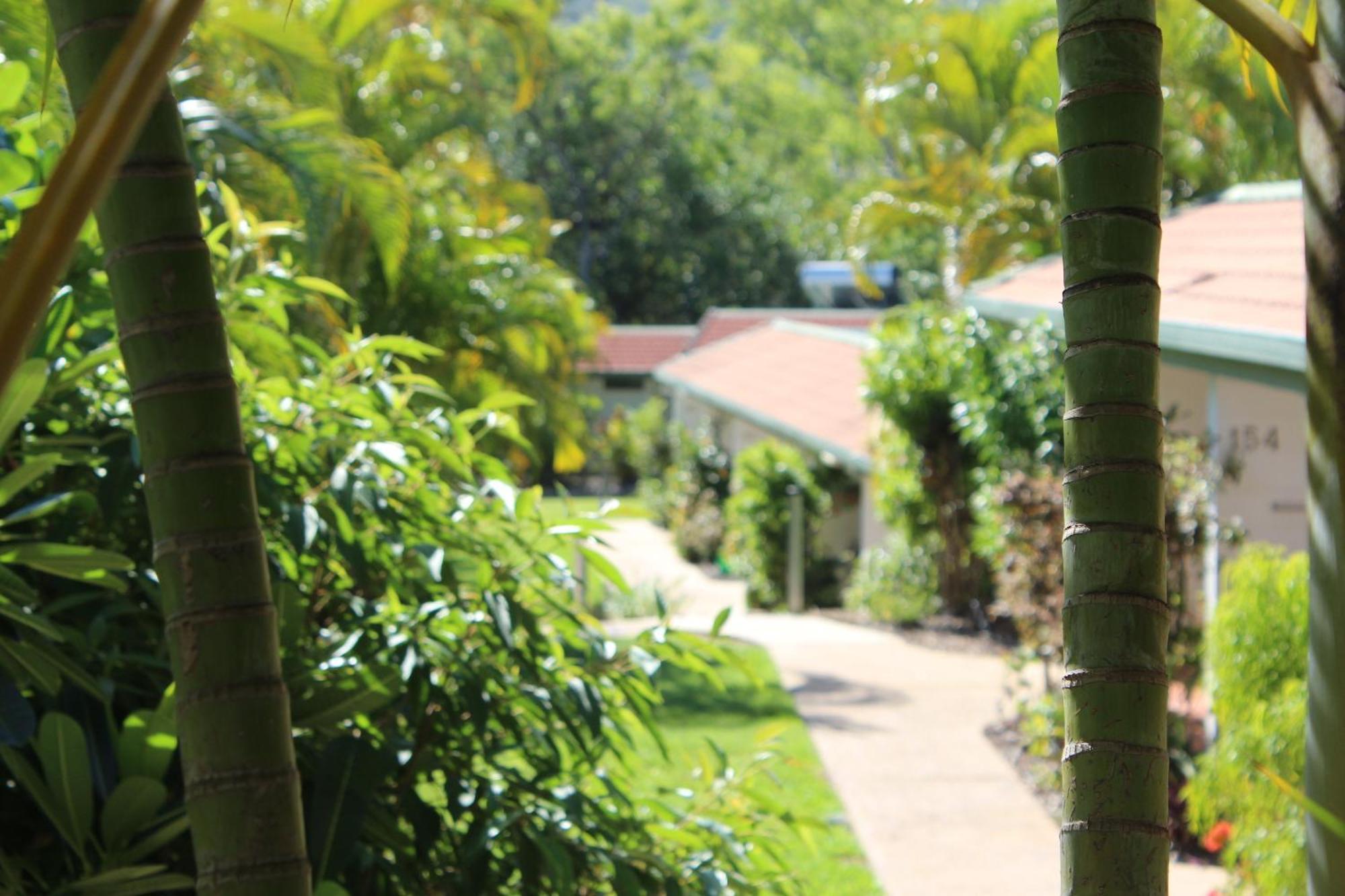 Amaroo On Mandalay Hotel Nelly Bay Exterior photo